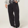 Gewaschene schwarze Baggy-Jeans mit Drachenmotiv