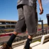 Gewaschene schwarze Denim-Halbhose Gewaschene schwarze Denim-Halbhose