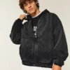 Gewaschene schwarze Denim-Skaterjacke Gewaschene schwarze Denim-Skaterjacke
