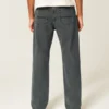 Gewaschene schwarze Loose-Jeans Gewaschene schwarze Loose-Jeans
