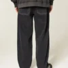 Gewaschene schwarze Skater-Baggy-Jeans mit Nähten