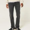 Gewaschene schwarze Straight-Jeans