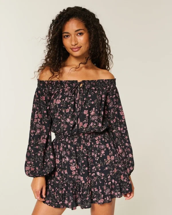 Gewebtes Kleid mit Schulterausschnitt Gewebtes Kleid mit Schulterausschnitt