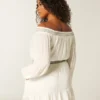 Gewebtes Kleid mit Schulterausschnitt Gewebtes Kleid mit Schulterausschnitt