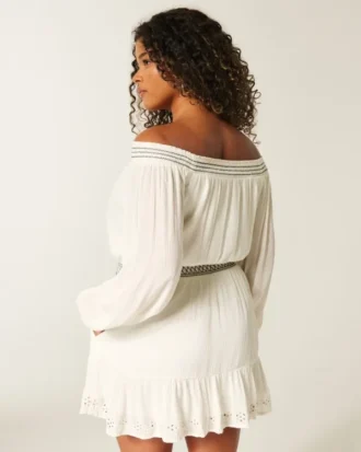 Gewebtes Kleid mit Schulterausschnitt