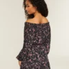 Gewebtes Kleid mit Schulterausschnitt Gewebtes Kleid mit Schulterausschnitt
