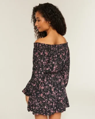 Gewebtes Kleid mit Schulterausschnitt