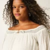 Gewebtes Kleid mit Schulterausschnitt Gewebtes Kleid mit Schulterausschnitt
