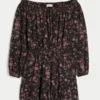 Gewebtes Kleid mit Schulterausschnitt Gewebtes Kleid mit Schulterausschnitt