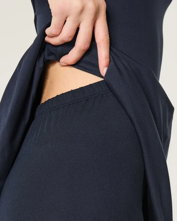 Gilly Hicks Active Kleid mit Riemchen am Rücken Gilly Hicks Active Kleid mit Riemchen am Rücken