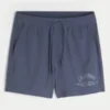 Grafische Active-Shorts in mittlerer Länge Grafische Active-Shorts in mittlerer Länge