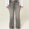 Graue Bootcut-Jeans mit niedriger Leibhöhe Graue Bootcut-Jeans mit niedriger Leibhöhe