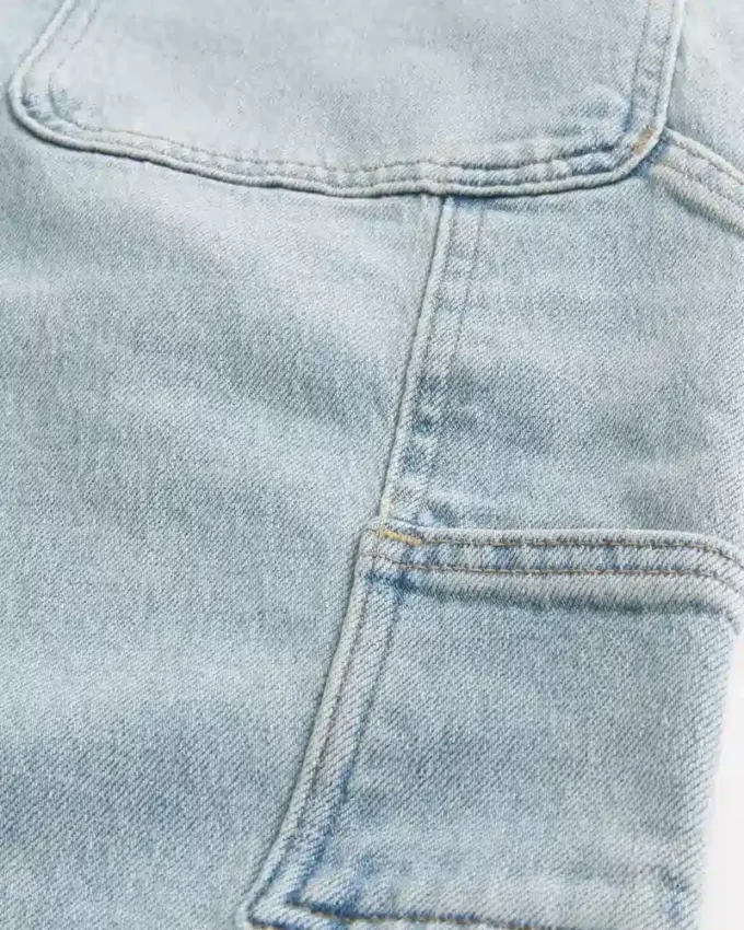 Hellblaue Baggy-Jeans im Painter-Stil