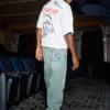 Hellblaue Baggy-Jeans mit gesticktem Würfel-Motiv Hellblaue Baggy-Jeans mit gesticktem Würfel-Motiv