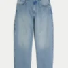 Hellblaue, bestickte Skater-Baggy-Jeans mit Gesäßtasche Hellblaue, bestickte Skater-Baggy-Jeans mit Gesäßtasche