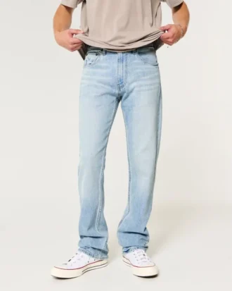 Hellblaue Bootcut-Jeans