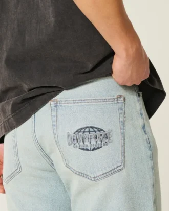 Hellblaue Downforce Racing Graphic Loose Jeans