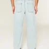 Hellblaue Skater-Baggy-Jeans mit Spielkartengrafik Hellblaue Skater-Baggy-Jeans mit Spielkartengrafik