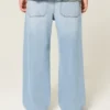 Hellblaue Super-Baggy-Jeans mit Astronauten-Grafik Hellblaue Super-Baggy-Jeans mit Astronauten-Grafik