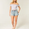 Hoch geschnittene A-Linien-Jeansshorts in heller Waschung mit Used-Look