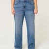 Hoch geschnittene Dad-Jeans in dunkler Waschung Hoch geschnittene Dad-Jeans in dunkler Waschung