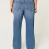 Hoch geschnittene Dad-Jeans in dunkler Waschung Hoch geschnittene Dad-Jeans in dunkler Waschung