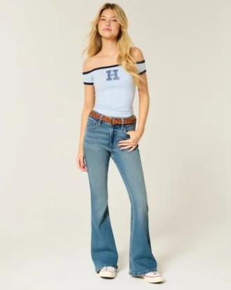 Hoch geschnittene Flare-Jeans in mittlerer Waschung