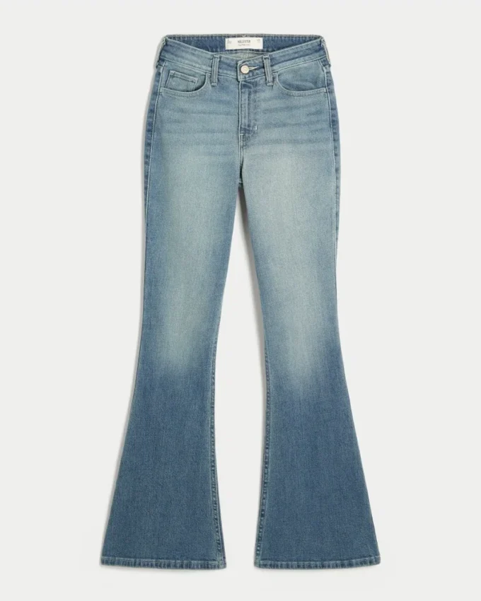 Hoch geschnittene Flare-Jeans in mittlerer Waschung Hoch geschnittene Flare-Jeans in mittlerer Waschung