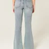 Hoch geschnittene Flare-Jeans in mittlerer Waschung