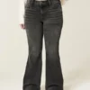Hoch geschnittene, gewaschene schwarze Flare-Jeans Hoch geschnittene, gewaschene schwarze Flare-Jeans
