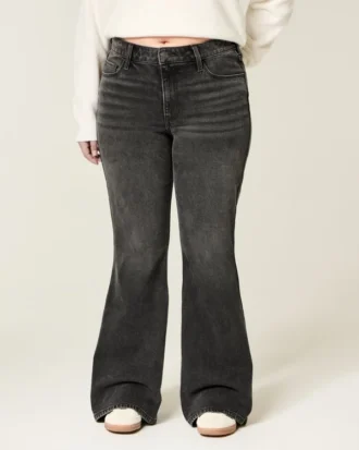 Hoch geschnittene, gewaschene schwarze Flare-Jeans