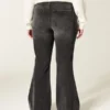 Hoch geschnittene, gewaschene schwarze Flare-Jeans Hoch geschnittene, gewaschene schwarze Flare-Jeans