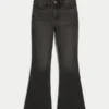 Hoch geschnittene, gewaschene schwarze Flare-Jeans Hoch geschnittene, gewaschene schwarze Flare-Jeans