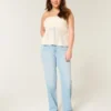Hoch geschnittene, hell gewaschene Straight-Jeans Hoch geschnittene, hell gewaschene Straight-Jeans