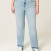 Hoch geschnittene, hell gewaschene Straight-Jeans Hoch geschnittene, hell gewaschene Straight-Jeans