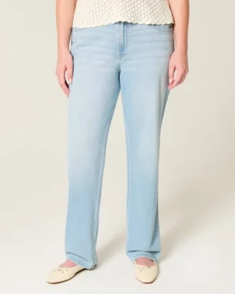 Hoch geschnittene, hell gewaschene Straight-Jeans