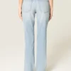 Hoch geschnittene, hell gewaschene Straight-Jeans Hoch geschnittene, hell gewaschene Straight-Jeans