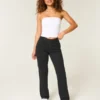 Hoch geschnittene schwarze Straight-Jeans Hoch geschnittene schwarze Straight-Jeans