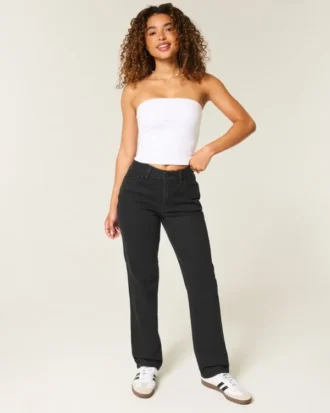 Hoch geschnittene schwarze Straight-Jeans