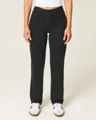 Hoch geschnittene schwarze Straight-Jeans