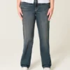Hoch geschnittene Straight-Jeans in dunkler Waschung Hoch geschnittene Straight-Jeans in dunkler Waschung