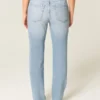 Hoch geschnittene Straight-Jeans in heller Waschung mit Used-Look Hoch geschnittene Straight-Jeans in heller Waschung mit Used-Look