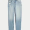 Hoch geschnittene Straight-Jeans in heller Waschung mit Used-Look Hoch geschnittene Straight-Jeans in heller Waschung mit Used-Look