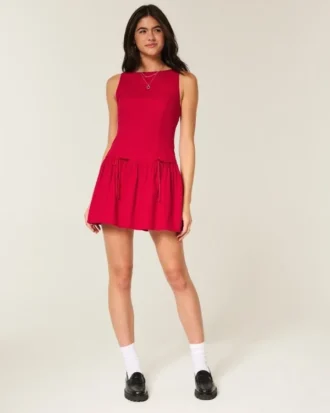 Hochgeschlossenes Skort-Kleid mit tiefem Taillenbund
