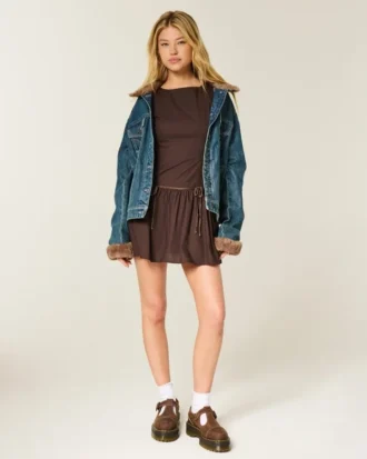 Hochgeschlossenes Skort-Kleid mit tiefem Taillenbund