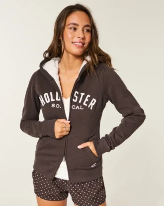 Holiday Vault Release Sherpa-gefütterter Hoodie mit Reißverschluss und Logo-Grafik