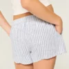 Hollister Livvy Shorts aus Leinenmischung mit niedriger Leibhöhe Hollister Livvy Shorts aus Leinenmischung mit niedriger Leibhöhe