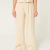 Hollister Livvy Ultra High-Rise Hose aus Leinenmischung mit weitem Bein Hollister Livvy Ultra High-Rise Hose aus Leinenmischung mit weitem Bein