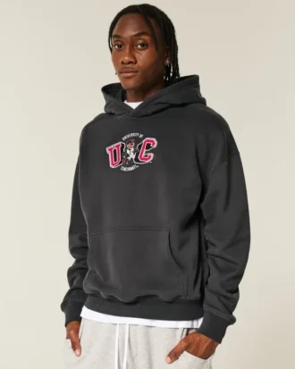 Hoodie mit Grafik der University of Cincinnati Bearcats