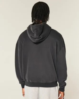 Hoodie mit Grafik der University of Cincinnati Bearcats